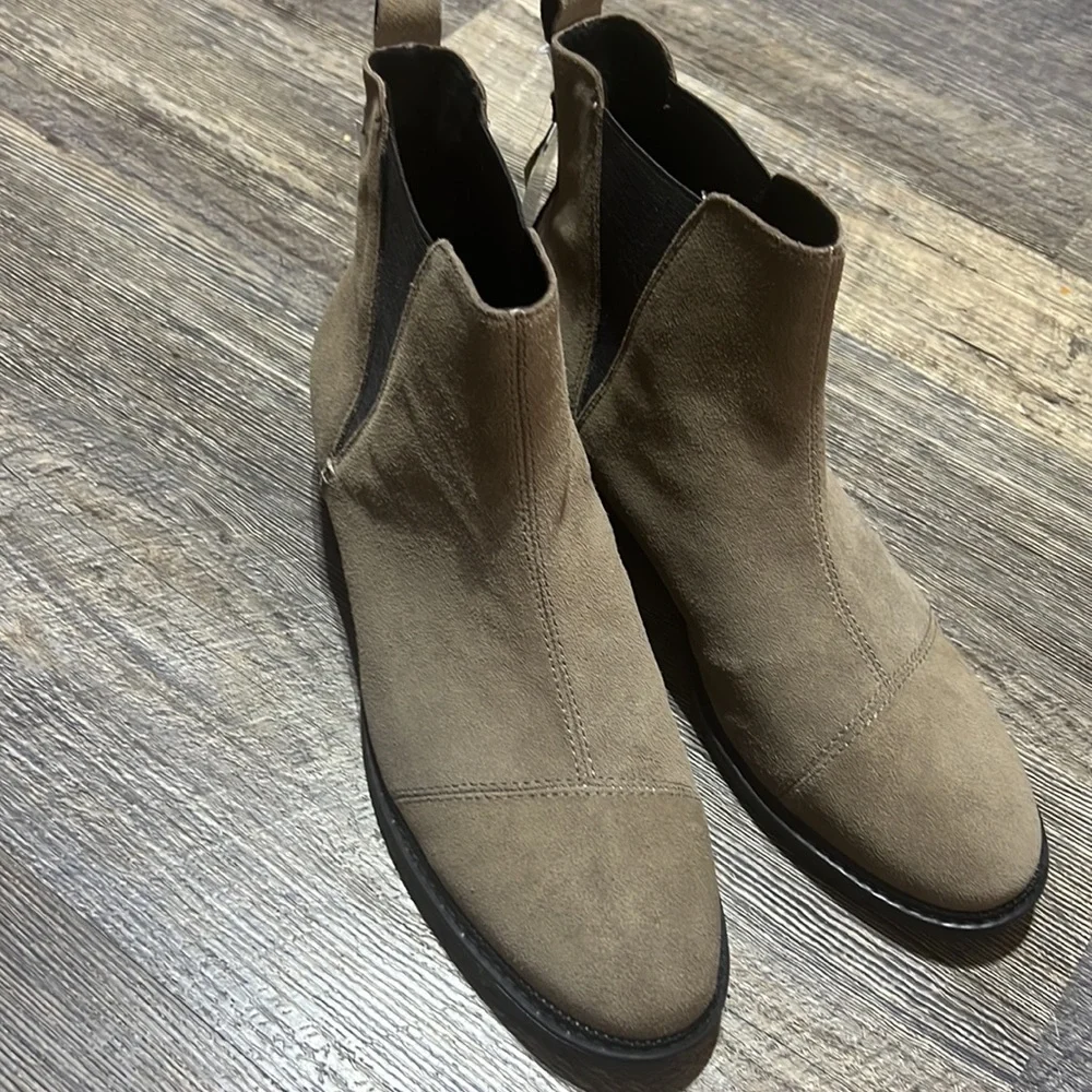 Toms - Picture 6 of 10